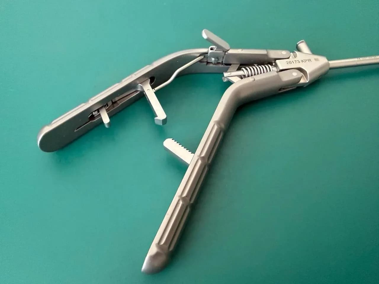 Karl Storz 26173 KPR Macro Needle Holder, 5mm, 33cm Curved Right