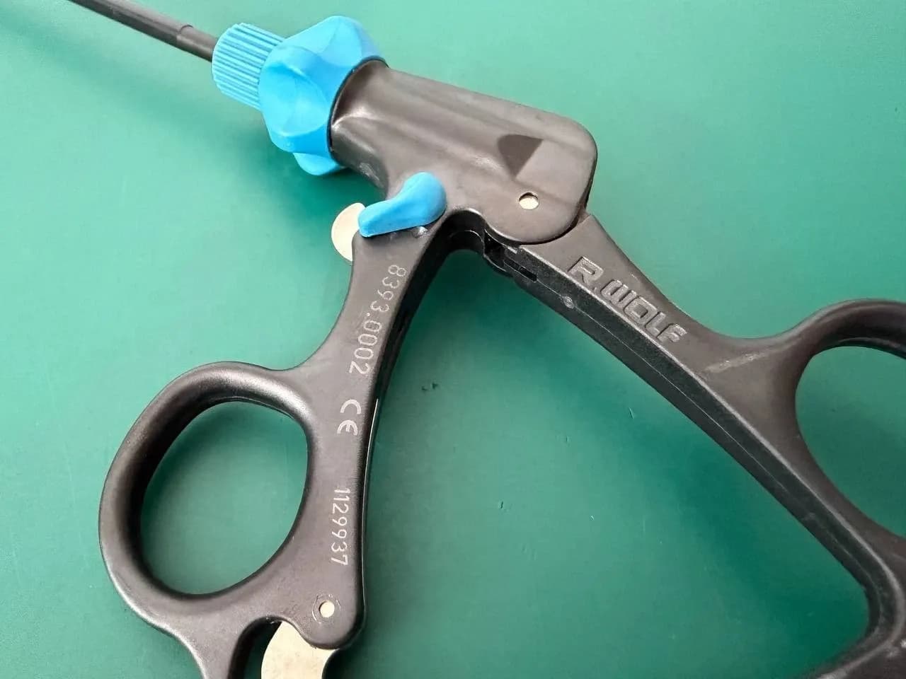R.Wolf Universal holding forceps 8393.482, sheath, and handle 8393.0002
