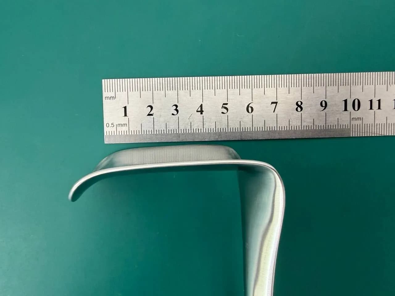 Symmetry 23-4505 Richardson Retractor, 2 1/2 in Deep, 1 5/8 in Wide