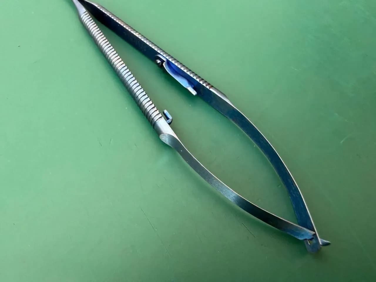 Katena KT6-3820 Micro Needle Holder Curved W/ Lock Titanium