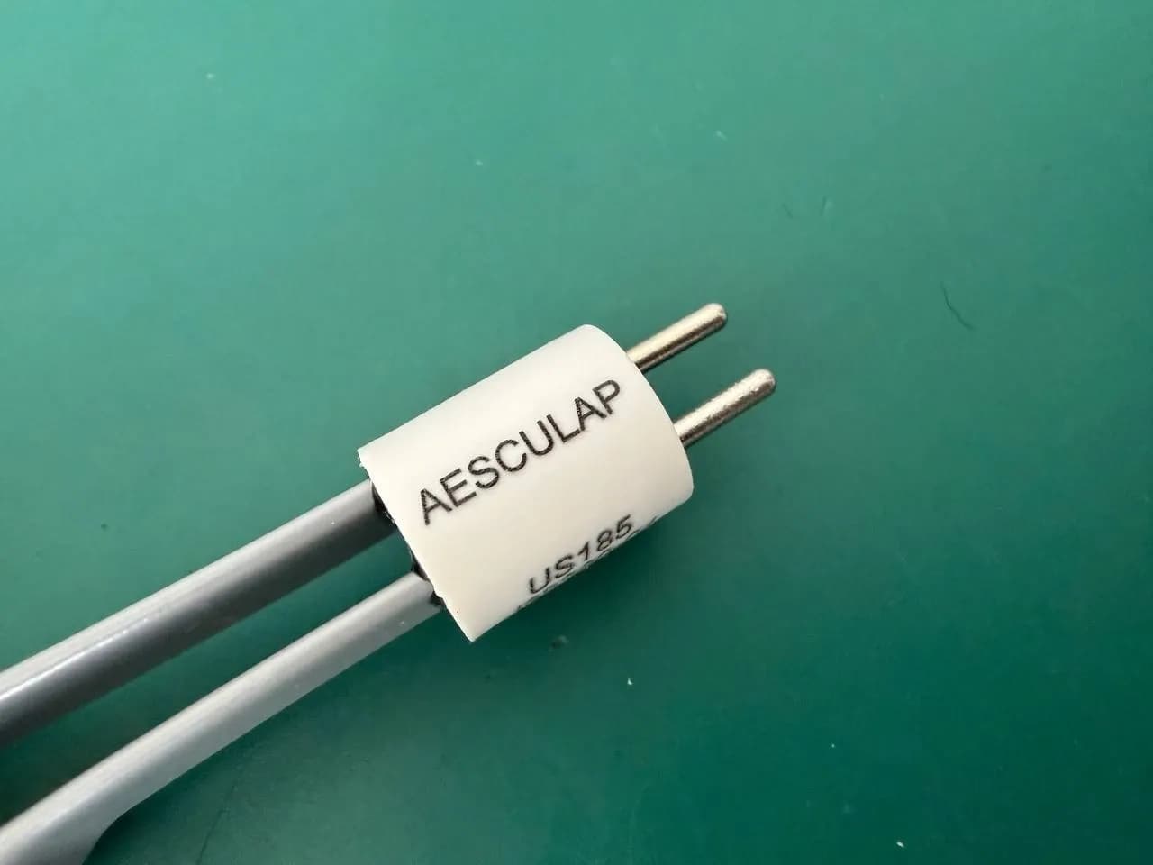 Aesculap US185 Bayonet Bipolar Coagulation Forceps 1.5mm tips, 215 mm, 8 ½"