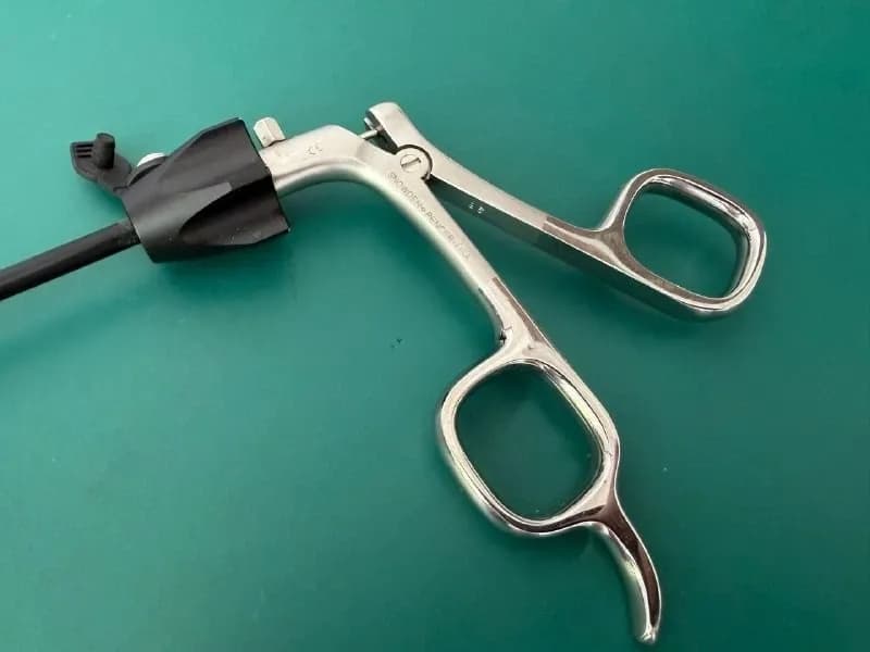 Затискач Snowden-Pencer 90-5018 DeBakey Diamond-Line, 15-1/4″