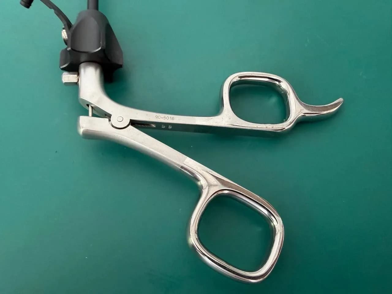 Затискач Snowden-Pencer 90-5018 DeBakey Diamond-Line, 15-1/4″