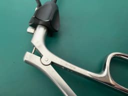 Затискач Snowden-Pencer 90-5018 DeBakey Diamond-Line, 15-1/4″