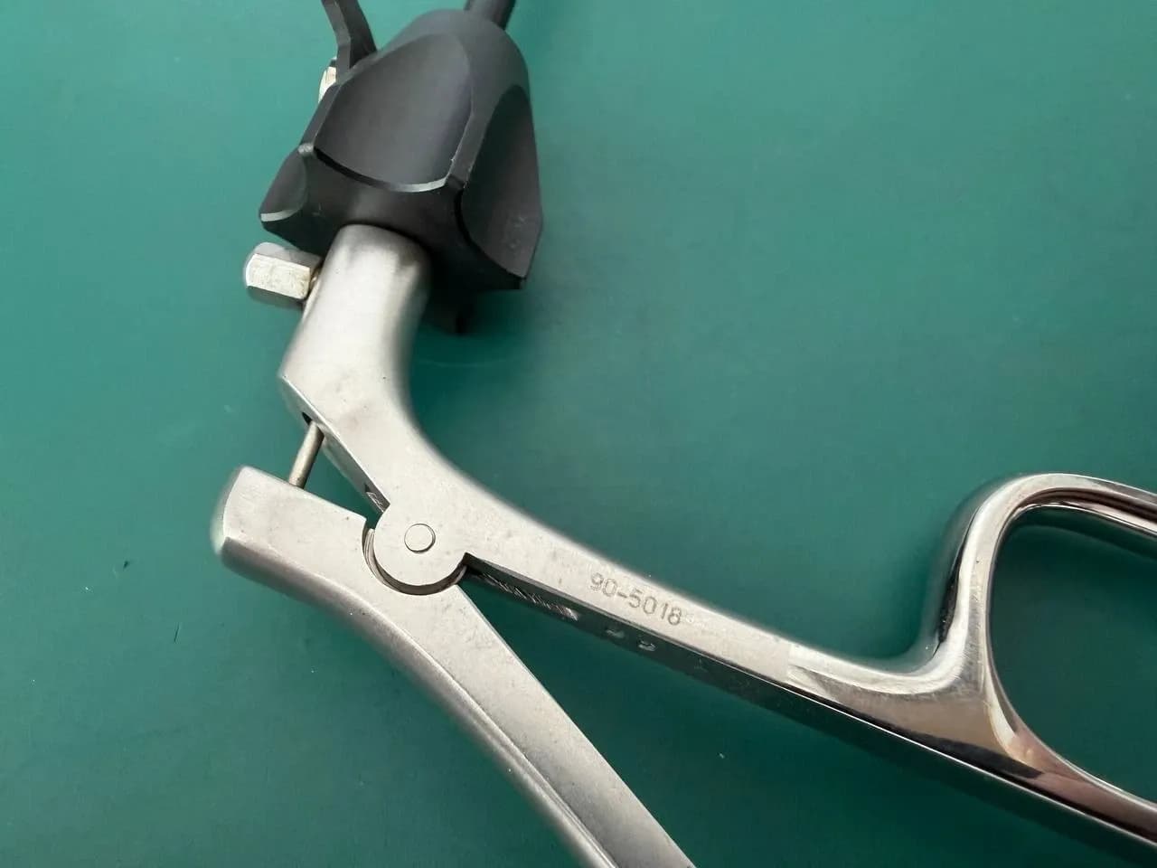 Затискач Snowden-Pencer 90-5018 DeBakey Diamond-Line, 15-1/4″