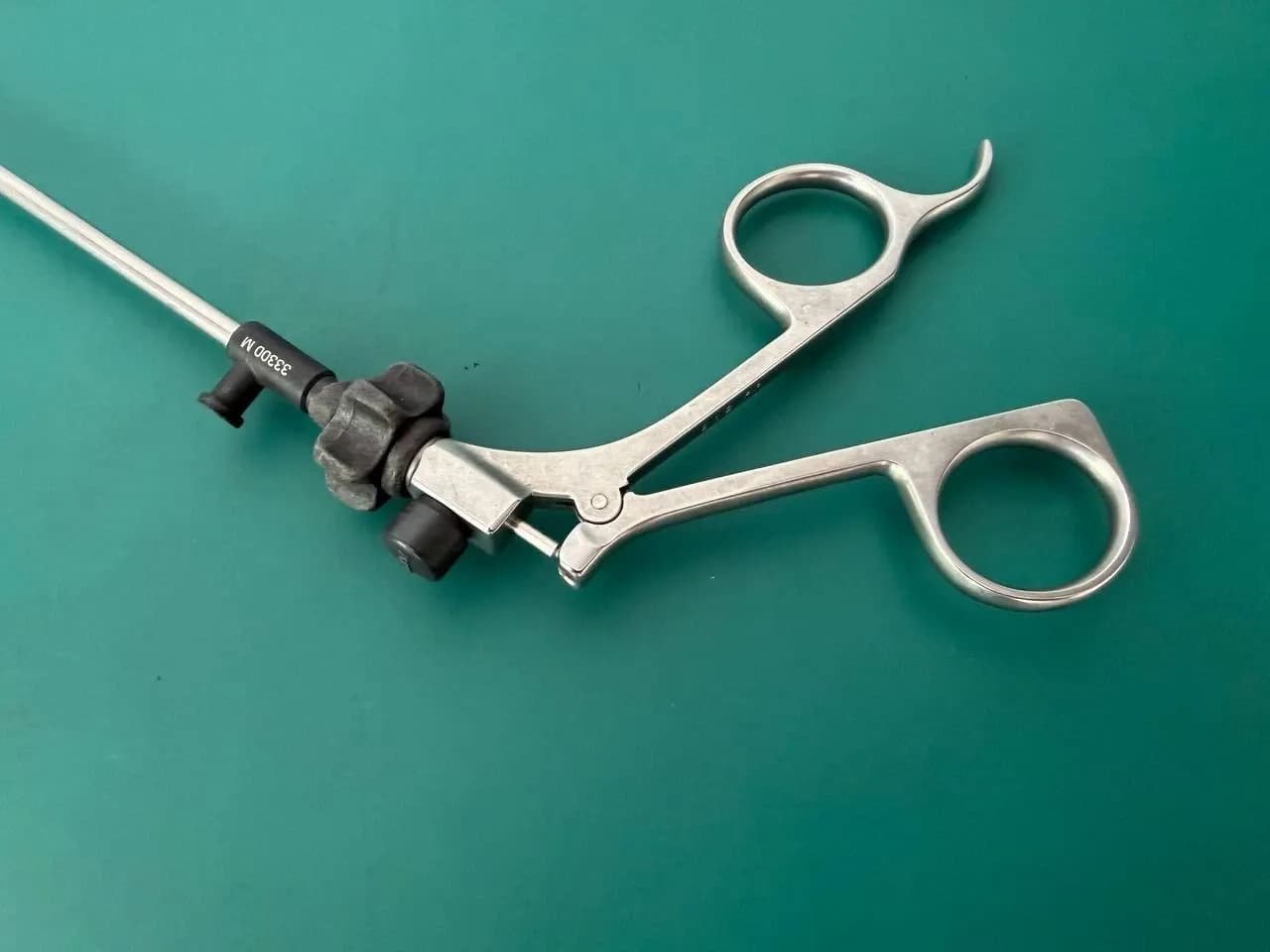 Гачкоподібні ножиці Karl Storz 34310 EK Clickline, 5 мм x 36 см, з металевою рукояткою 33131