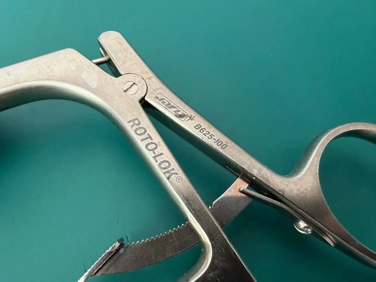 Затискач захоплюючий чашоподібний Jarit B625-100 Roto-Lok 5mm 33cm