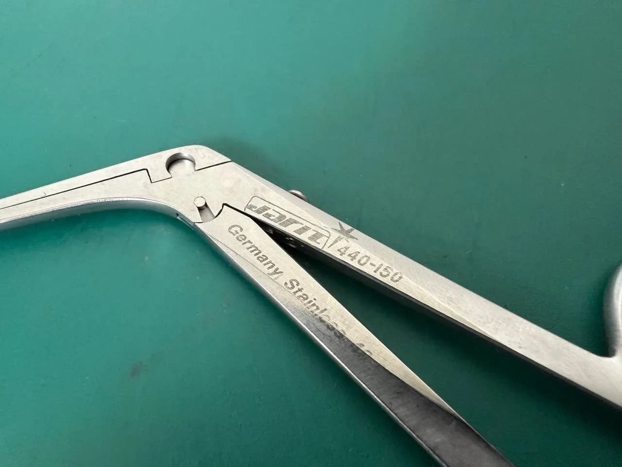 Пінцет дитячий Jarit 440-150 Strumpel з прямою фенестрованою браншею, 105 mm